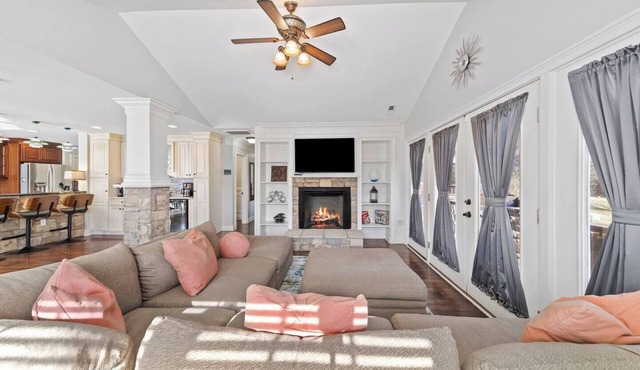 Rest & Rally Retreat—5-BR (7 Beds)—Skyline Views