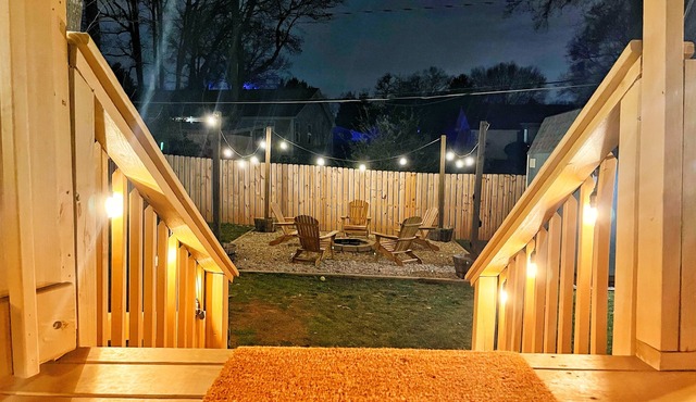 Restful home with game room and deck! 6 miles to city! (pet friendly)