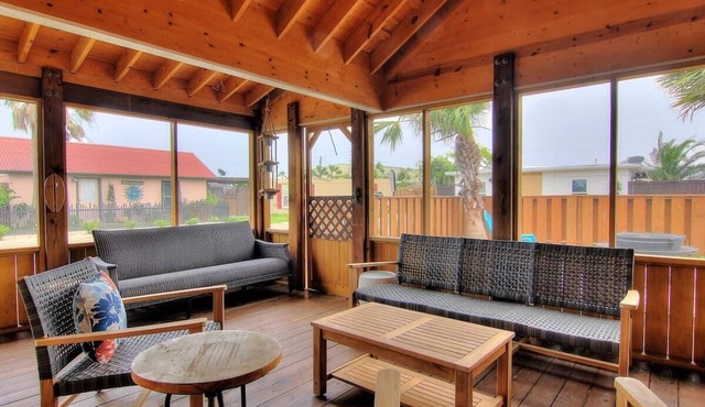 RNR Cottage- Screen Porch | Pet Friendly