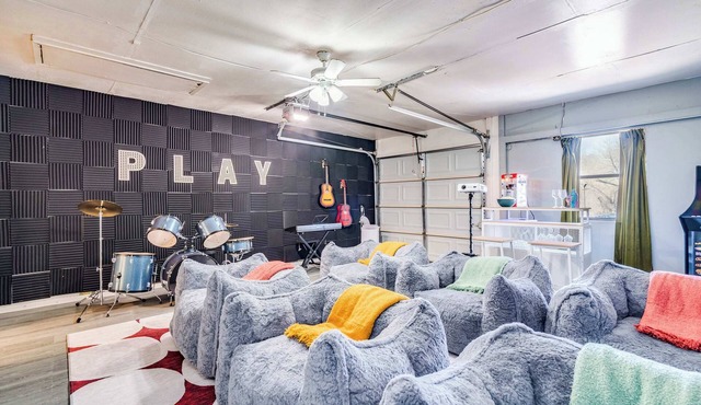 Rockstar Home: Jam Garage Theater & Music Room