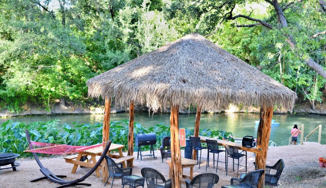 Romantic Getaway Cabin on Creek! Relax and unwind surrounded by nature! - RC10