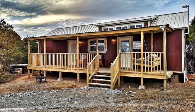 Romantic Granbury Cabin Ideal for a Texas Getaway