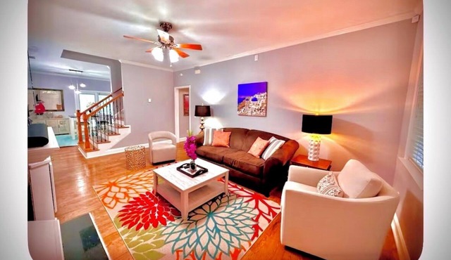 Rosewood Bungalow: Modern Luxury Amenities, High-End Design and Oasis Back Deck