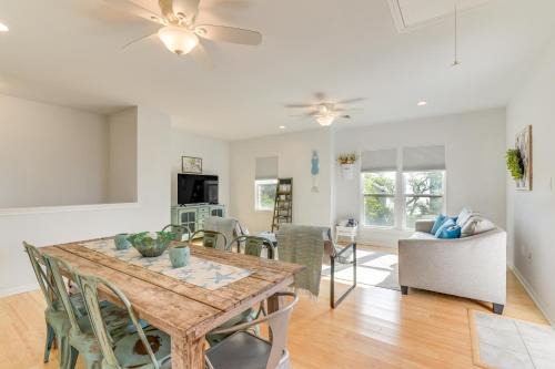 Seabrook Getaway w/Balconies & Bay Views!