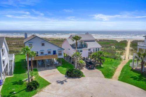 Secluded beachfront house with gorgeous ocean views