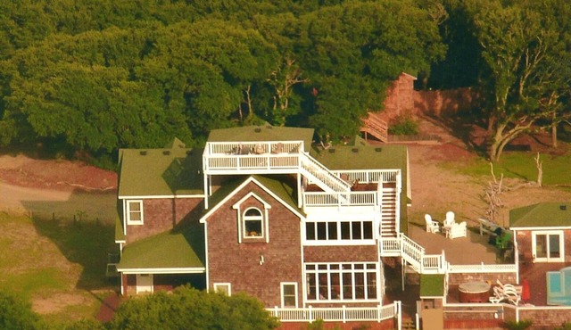 Secluded, Spacious, Close to beach, Top deck view-sound/ocean. No Pets