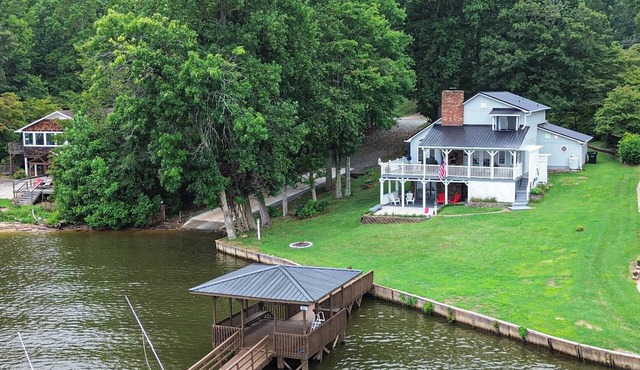 Serene 3-bedroom lakefront house on High Rock Lake, Lexington NC