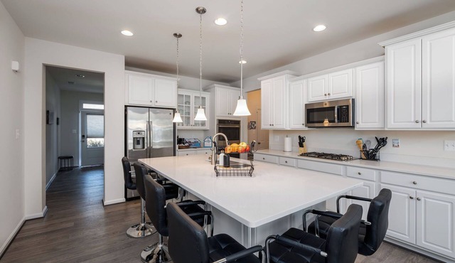 Sharp Ocean View Paradise with Hot Tub, Game Room & Free Daily Massages! in Ocean View