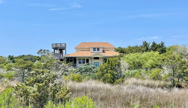 Sisters: Experience marsh and canal views, great for bird watching.