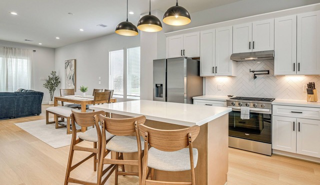 Sleek & Spacious! Prime Houston Home Near NRG