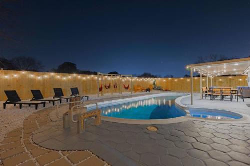 Sleeps 16 with a pool, gym and gameroom