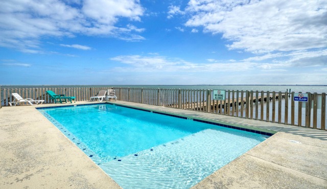 Sleeps 31 | 2 Homes w/Boat Dock + Waterfront Pool | Laguna Village Getaway