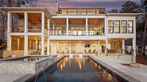 Southern Belle Estate by AvantStay
