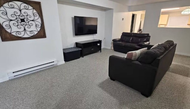 Spacious 2 bedroom suite in quiet neighborhood