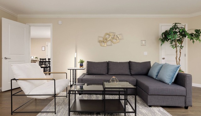 Spacious 2BR/2Bath Suite Near Steveston & YVR