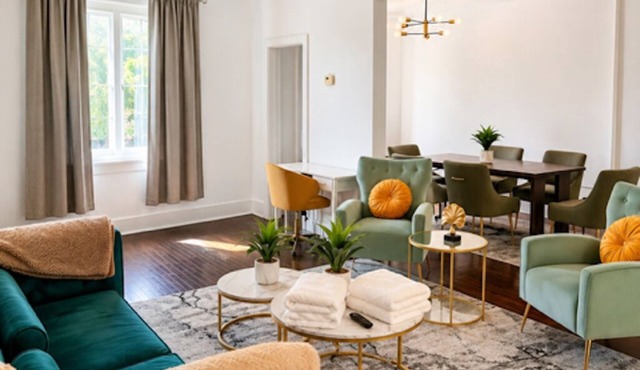 Spacious 3-bedroom apartment on East Jefferson near Downtown