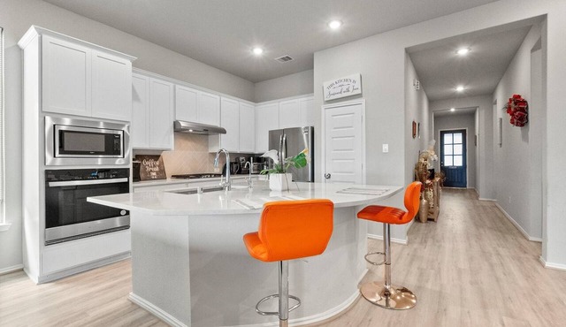Spacious 4-bedroom corporate apartment in cool Missouri City