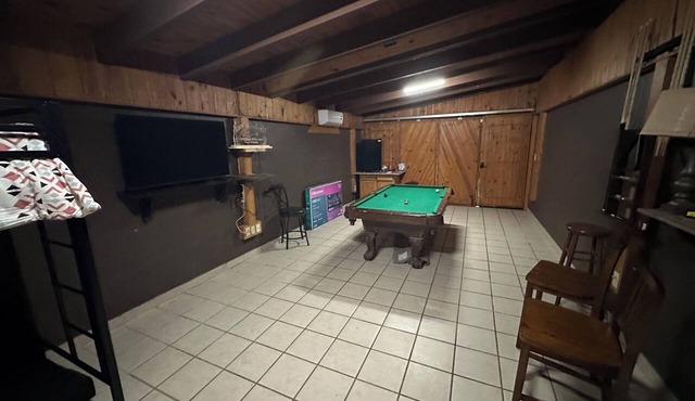 Spacious 4-bedroom house in fantastic Brookeland with AC