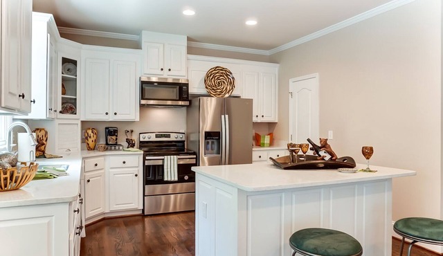 Spacious 4 Bedroom in Prime Location!