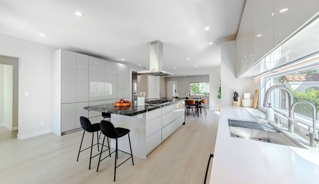 Spacious 4-bedroom villa in awesome Los Angeles
