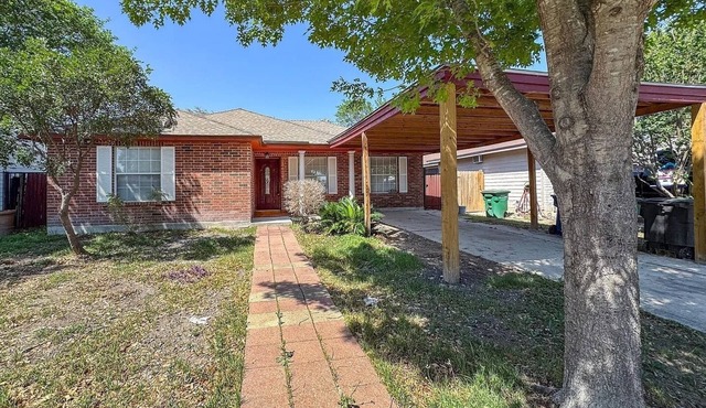 Spacious 4BR/2BA Near Amazing Restaurants, Alamo, Riverwalk, Missions & Downtown