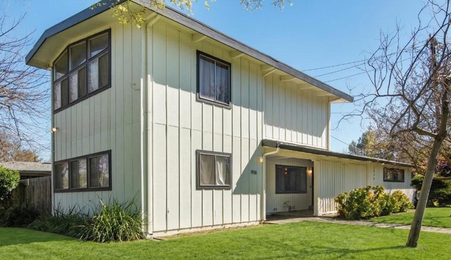 Spacious 4BR Backyard Oasis with BBQ Near UC Davis