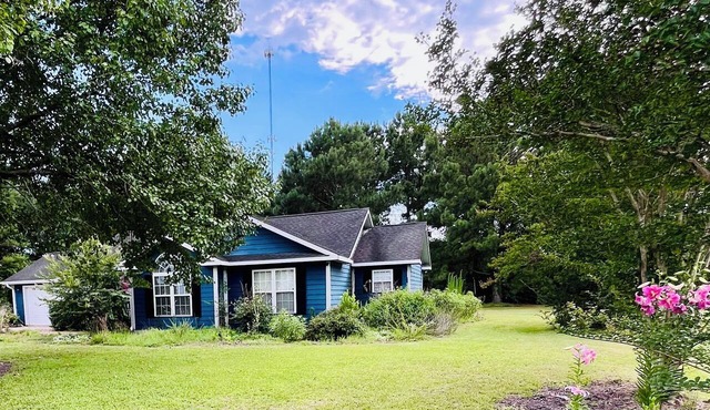 Spacious 5-bedroom house only minutes from NC/SC Beaches in quaint Tabor City NC