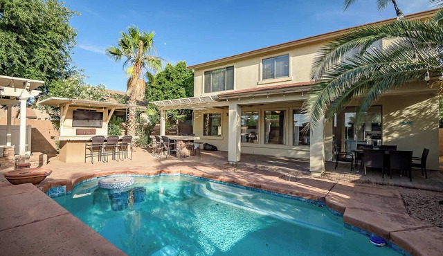 Spacious 5BR Gilbert Home w Pool for Getaway for Family