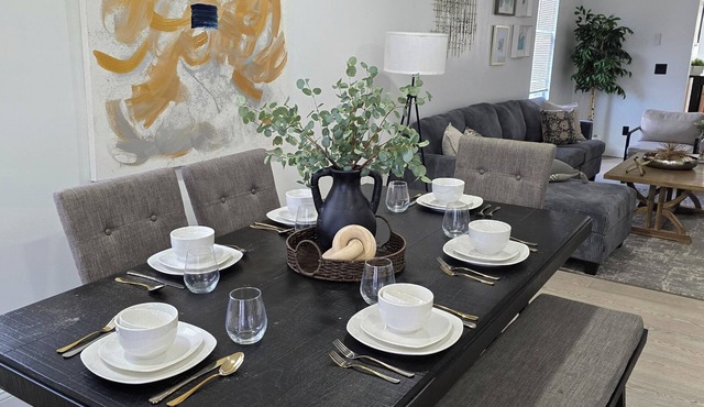 Spacious 5BR in vibrant area, walk to cafes, restaurants & galleries