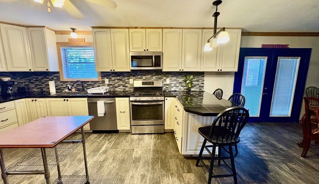 Spacious Beach Getaway - Sleeps 16-game room