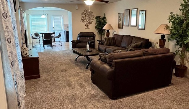 Spacious Comfortable Vacation Rental for your Family/Company Stay!