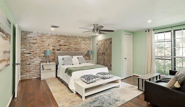 Spacious Houston Home for Families - 4BR, Sleeps 8, Pet Friendly with Gazebo