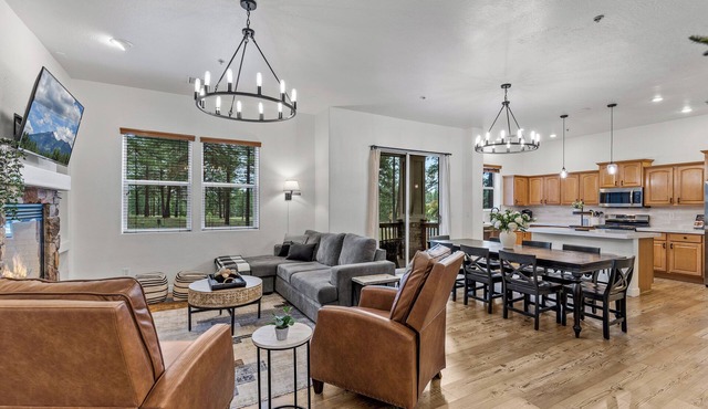 Spacious Luxury Home in the Pines 2 King Suites + Firepit + Gym/Office