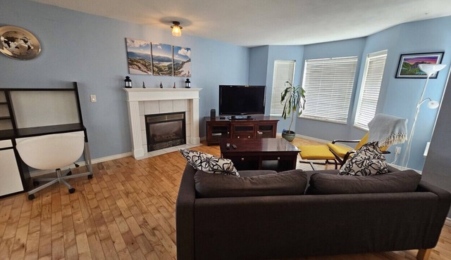 "Squamish Basecamp: Cozy 2BR Oasis