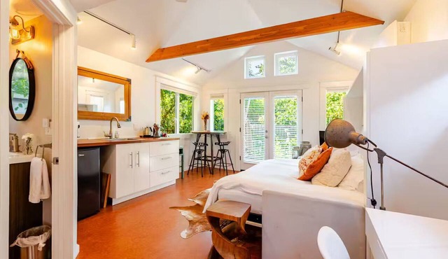 Star Studio: A Private Garden Retreat in Downtown Eugene in Eugene