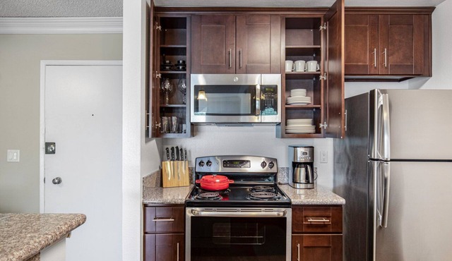 Stately Westside 2BR w/Gym + Pool, near Culver City by Blueground