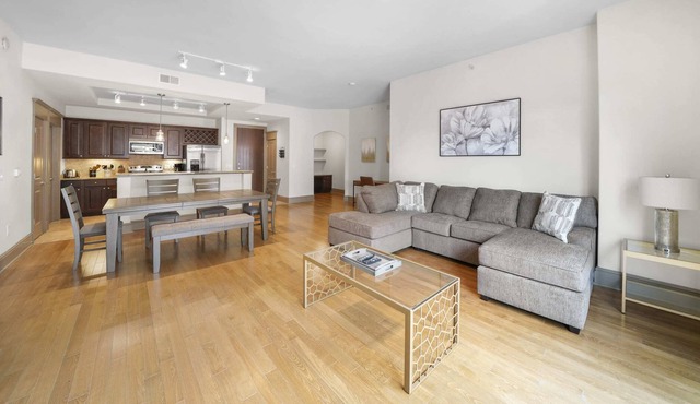 StaysByWalker SouthPark Lux 2BR -KingBeds/Pool/Gym