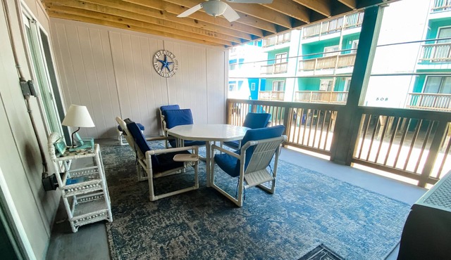 Steps away from Beach- Dog Friendly