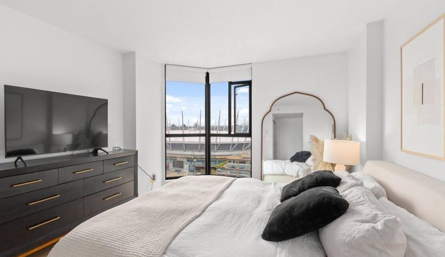 Steps from BC Place, Stunning 2 Bedroom and 2 Bathroom Condonn
