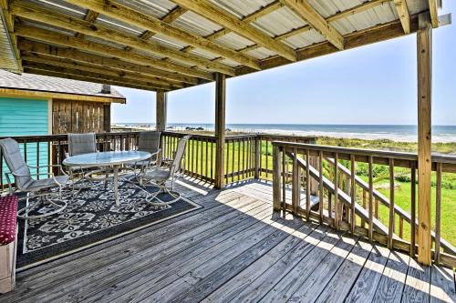 Steps to Gulf! Pet-Friendly Galveston Getaway