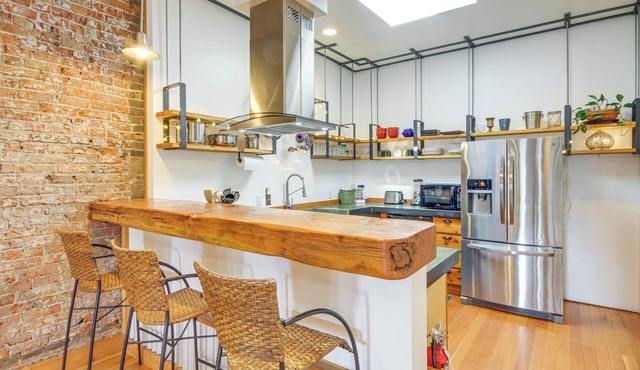 Stroll to Main St: Livingston Gem w/Rooftop Deck