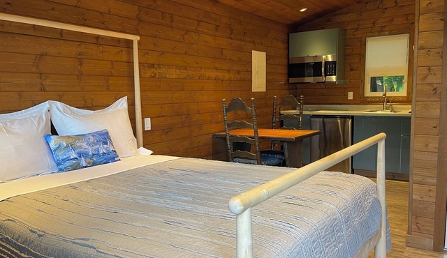 Studio Cottage (Duplex) on Waterfront Property with Beach Access - Sleeps 2