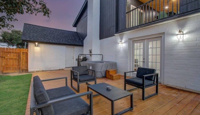 Stunning Modern Dream Home |5-BD/2.5-BA, Sleeps 14