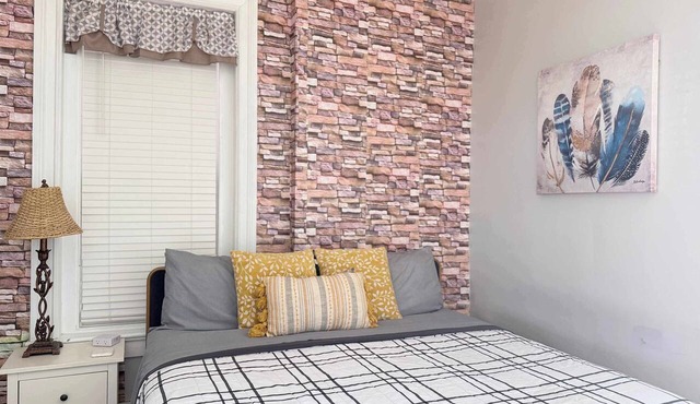 Stylish 1BR Apt w/King Bed, Free Parking & 1.5 Baths