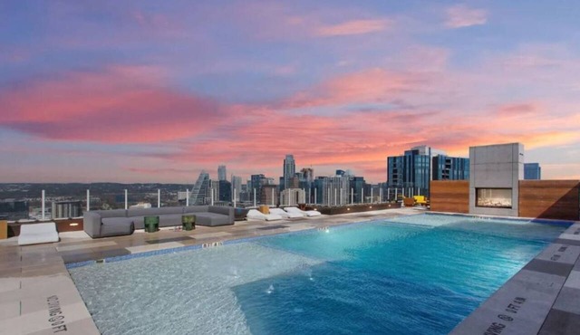 Stylish 1BR Austin Escape w/Heated Rooftop Pool