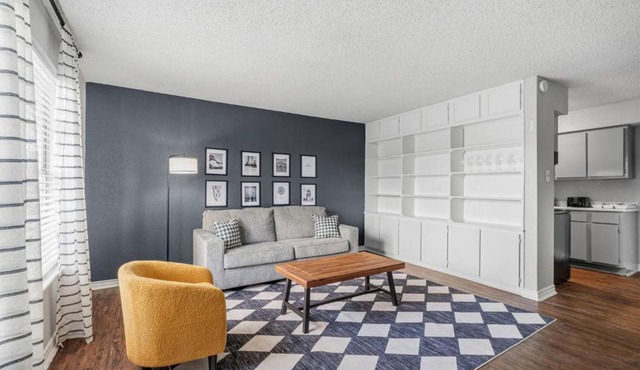 Stylish 3BR Houston Apartment with Free Parking