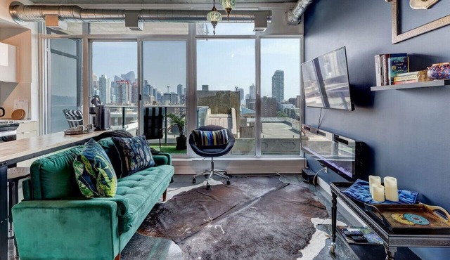 Stylish Studio: Skyline Views & Luxe Comforts