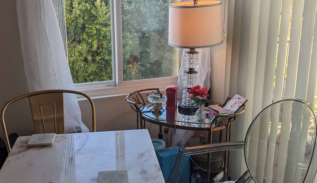 Stylish West LA Apartment close to Bev Hills, Beach