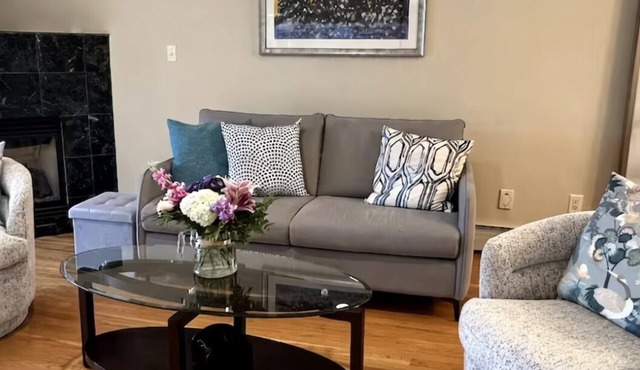 Sunny, Convenient 3-bedroom house with AC in Palisades Park