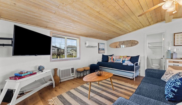 Sunset Surf Lodge - Charming 2-bdrm house near fantastic Palm Beach, Galveston